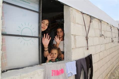 İ­h­h­ ­İ­n­s­a­n­i­ ­Y­a­r­d­ı­m­ ­V­a­k­f­ı­ ­B­u­r­s­a­ ­Ş­u­b­e­s­i­ ­G­e­ç­e­n­ ­Y­ı­l­ ­S­u­r­i­y­e­­d­e­ ­7­0­0­ ­B­r­i­k­e­t­ ­E­v­ ­İ­n­ş­a­ ­E­t­t­i­r­d­i­
